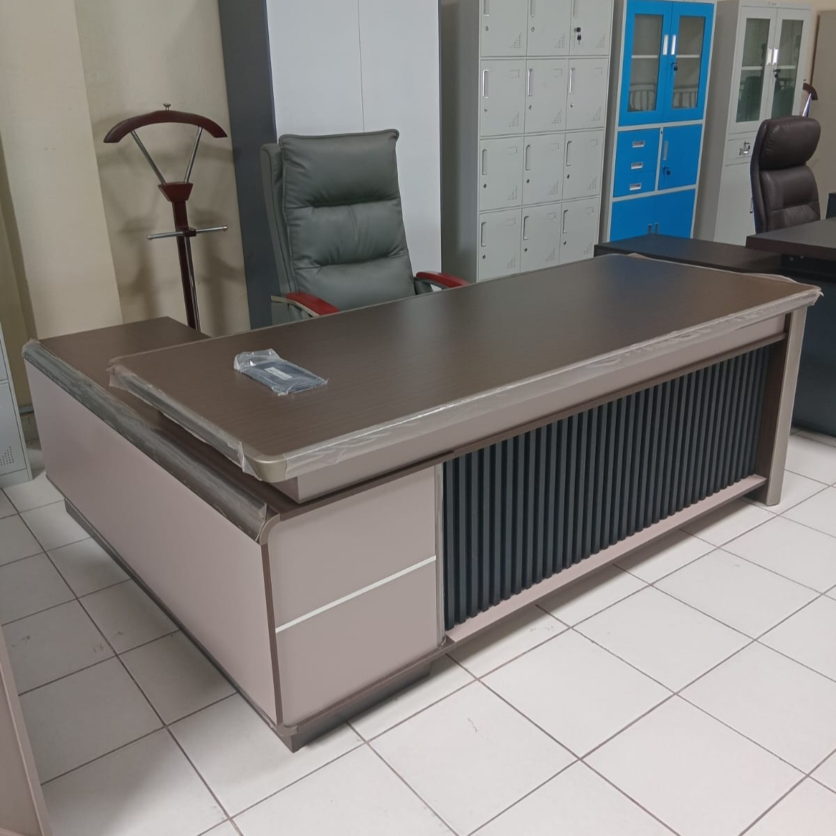 1600mm executive office desk, executive desk 1600mm, 1.6m executive office desk, 160cm executive office table, modern 1600mm executive desk, professional 1600mm office desk, 1600mm office executive desk with drawers, luxury executive office desk 1600mm, large executive desk 1600mm, ergonomic 1600mm office desk, 1600mm executive desk with side return, 1600mm office desk with cable management, 1600mm office workstation desk, 1600mm wide executive desk, 1600mm office manager desk, spacious 1600mm executive desk, 1600mm director desk, executive table 1600mm office use, wooden executive desk 1600mm, high-end 1600mm executive office table, 1600mm office table with modesty panel, office furniture desk 1600mm, 1600mm business executive desk, 1600mm office table with drawers and cabinets, contemporary executive office desk 1600mm, 1600mm workstation for executives, compact executive desk 1600mm, executive desk 1.6 meters with return, 1600mm executive desk with metal legs, L-shaped 1600mm office desk, 1600mm executive desk with file cabinet, 1600mm CEO desk, executive desk 1600mm with lockable storage, 1600mm modular executive office desk, 1600mm office furniture with return desk, 1600mm manager workstation table, office executive desk 1600mm walnut finish, 1600mm writing desk executive style, large surface office desk 1600mm, executive desk 1600mm with adjustable feet, modern wood 1600mm executive desk, executive computer desk 1600mm, 1600mm desk with drawers for executives, 1600mm executive table for workspace, premium executive desk 1600mm, 1600mm office table with cable ports, executive suite desk 1600mm, deluxe office desk 1600mm, 1600mm office desk for managers, 1600mm office table with side return, 1600mm desk with overhead hutch, 1600mm desk for CEO office, durable 1600mm executive desk, white 1600mm executive office desk, 1600mm executive desk with pedestal, oak finish 1600mm executive table, 1600mm executive table with file storage, 1600mm high quality executive desk, 1600mm solid wood executive desk, rectangular 1600mm executive office desk, black 1600mm executive desk, 1600mm desk for professional offices, executive furniture set 1600mm desk, 1600mm desk with drawers and modesty panel, corner executive desk 1600mm, 1600mm premium wood office desk, stylish 1600mm office executive table, 1600mm office table with return and drawers, high performance 1600mm executive workstation, 1600mm desk with integrated storage, executive desk 1600mm with right return, 1600mm table for office leaders, 1600mm workstation with executive design, classic office desk 1600mm, 1600mm director table with cabinets, walnut wood 1600mm executive desk, 1600mm executive office furniture with lockable drawers, 1600mm desk for senior manager, 1600mm ergonomic office executive table, adjustable height 1600mm executive desk, commercial use 1600mm executive desk, best selling 1600mm office desk, 1600mm manager table with executive features, 1600mm director’s desk with drawers, 1600mm executive table with cable tray, 1600mm desk with built-in organizer, 1600mm executive workstation with drawers, best 1600mm executive desk for productivity, executive desk 1600mm with contemporary finish, 1600mm luxury office table, 1600mm office desk for leadership, minimalist executive desk 1600mm, professional-grade 1600mm office desk, 1600mm executive desk with stylish finish, wood grain 1600mm office desk, 1600mm desk with ample workspace, functional executive office desk 1600mm, premium office table 1600mm for directors, compact executive furniture 1600mm desk, 1600mm table with executive appeal, 1600mm office desk for business environment, commercial-grade executive desk 1600mm
